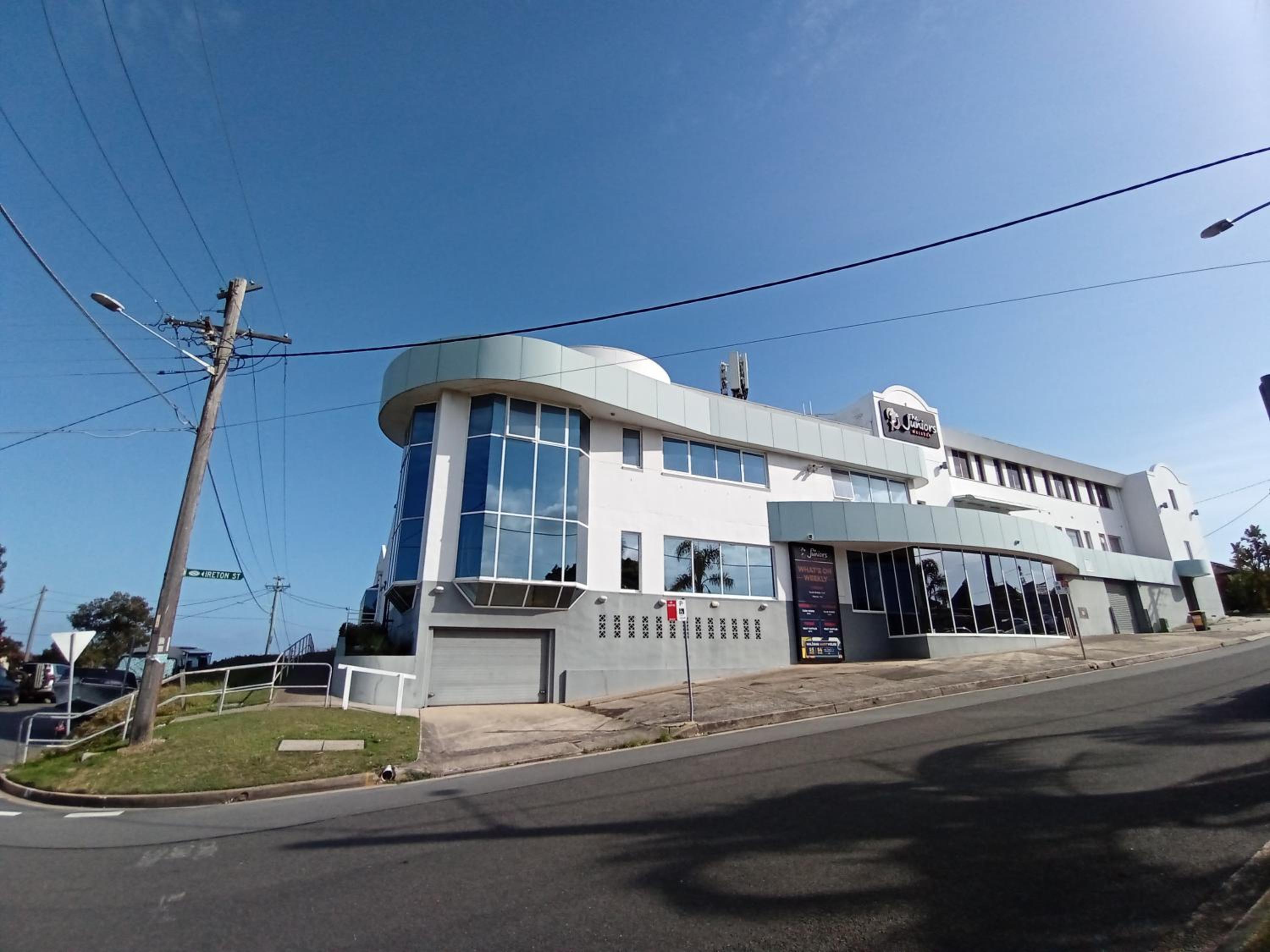 Brand NEW VIP Luxury 5/5 Star Beachside Escape