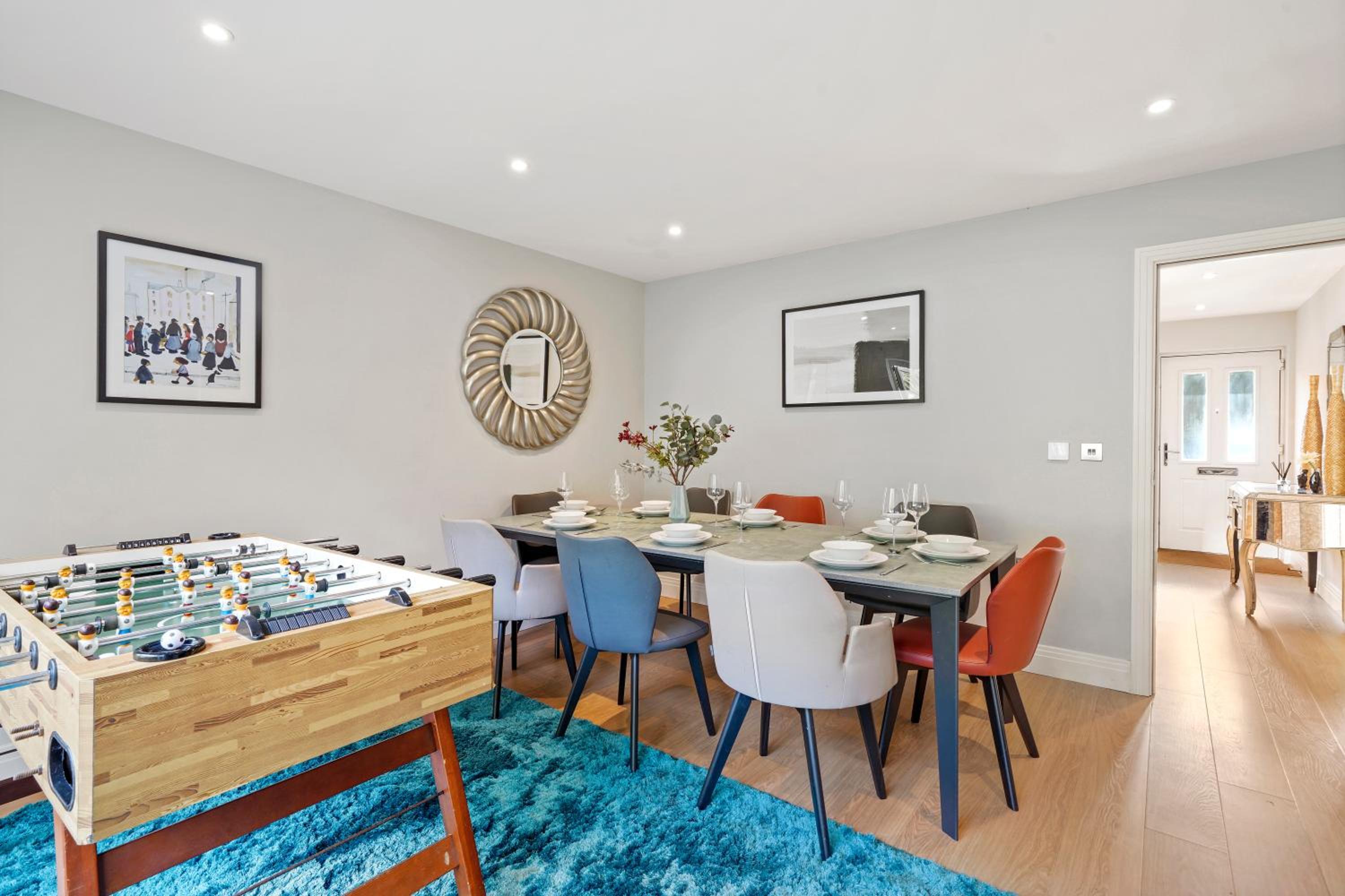 Luxury New Build 4/5 bed House in Ascot - Private Garden & Parking view 5