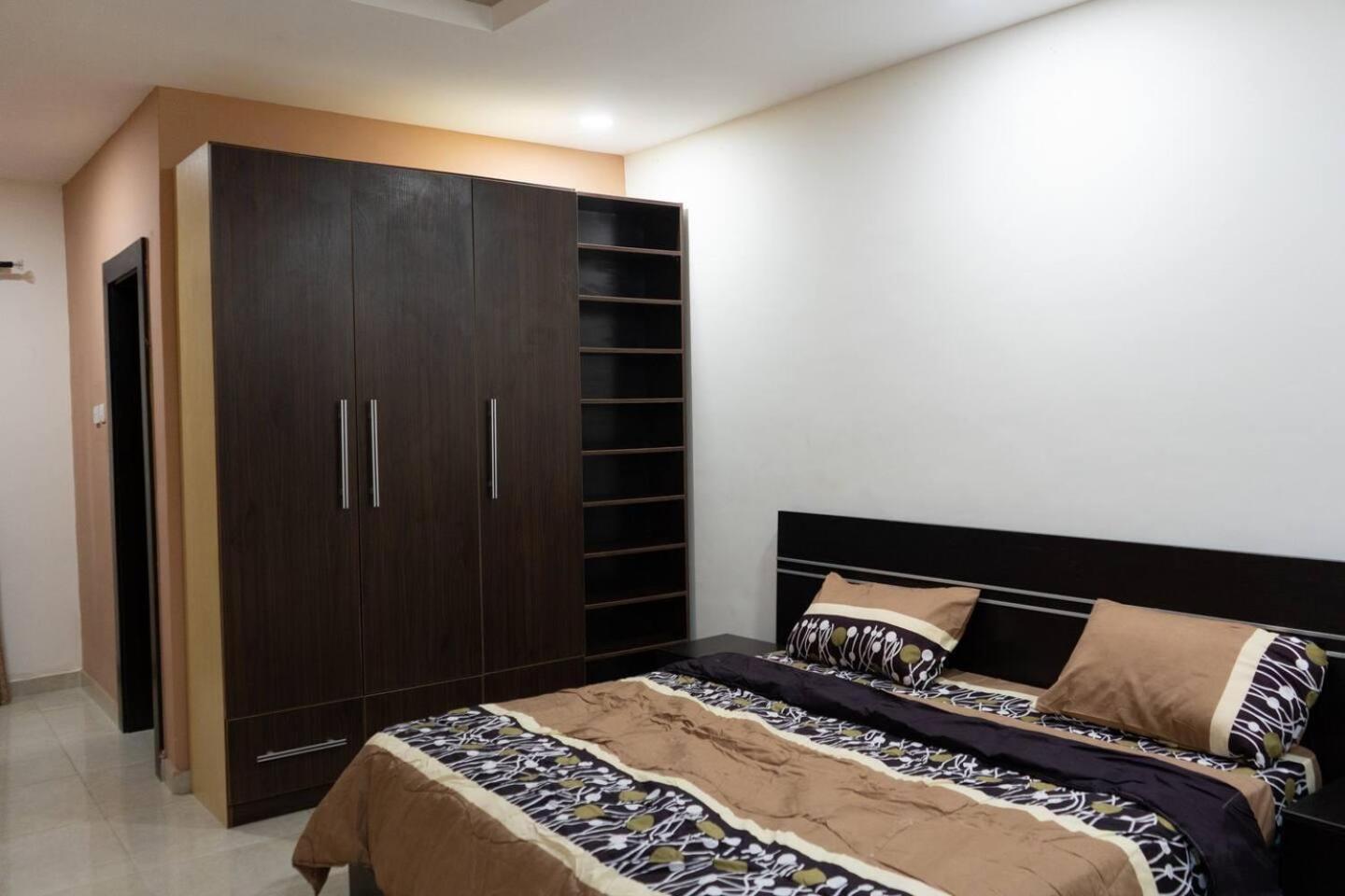 5 Bed Penthouse Sleeps 10 - All Ensuite - Garden view 3