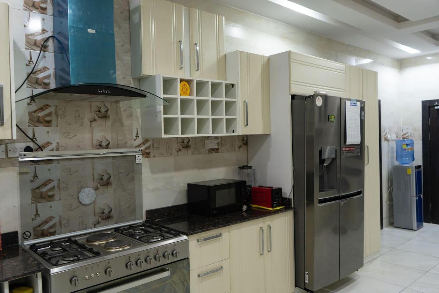 5 Bed Penthouse Sleeps 10 - All Ensuite - Garden view 5