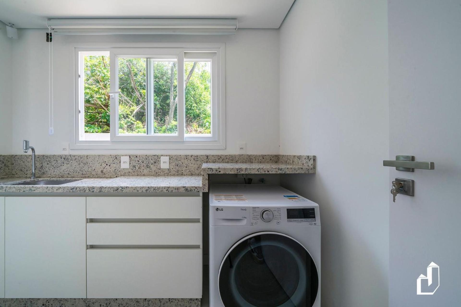 Casa com piscina, diversão e conforto em família
