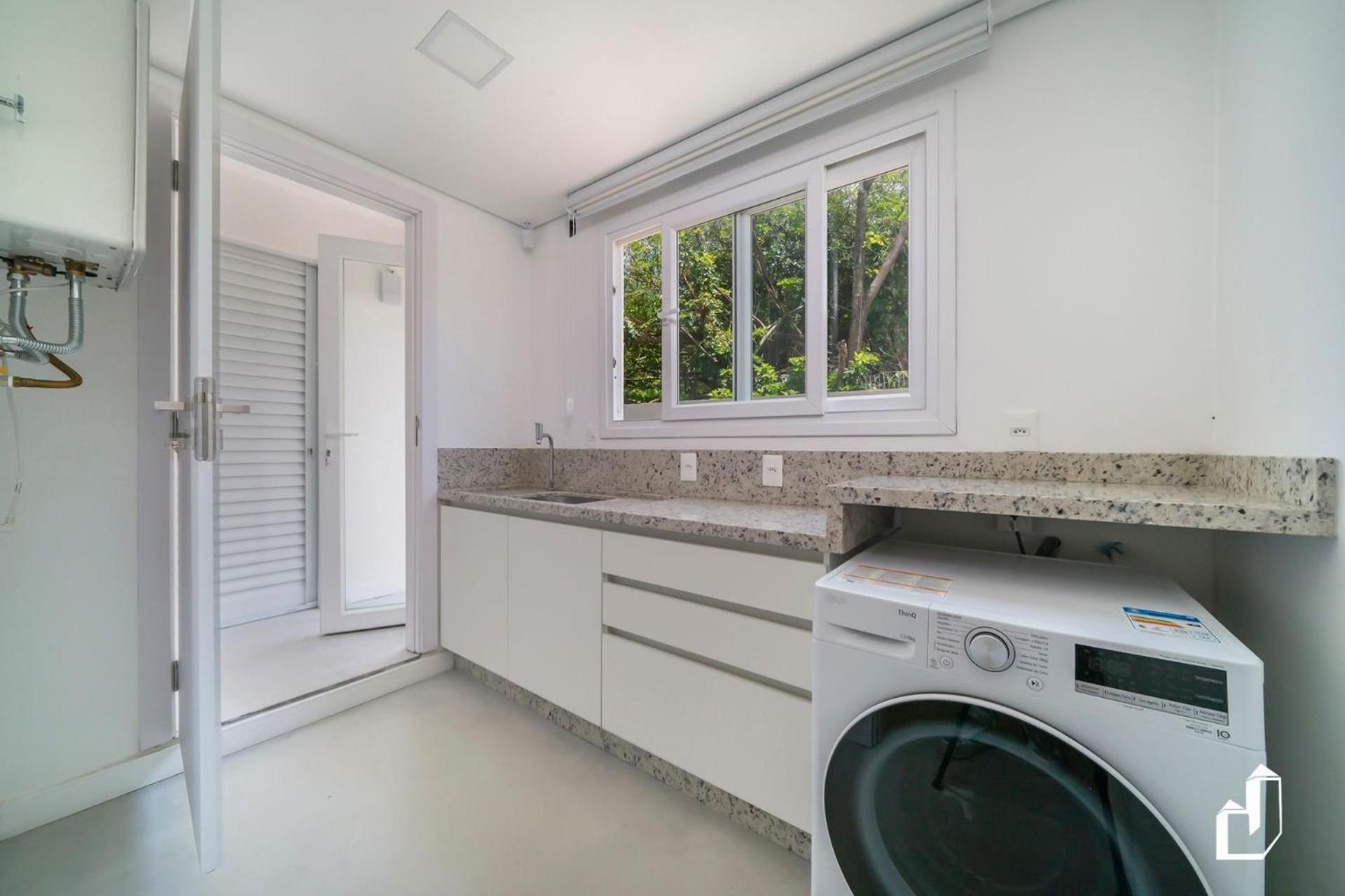 Casa com piscina, diversão e conforto em família