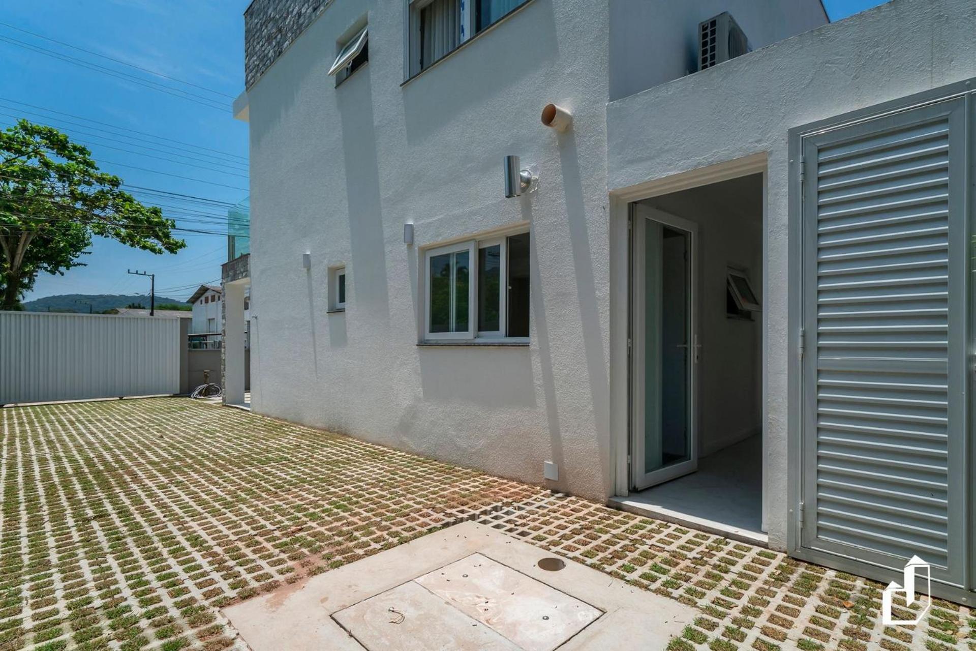 Casa com piscina, diversão e conforto em família