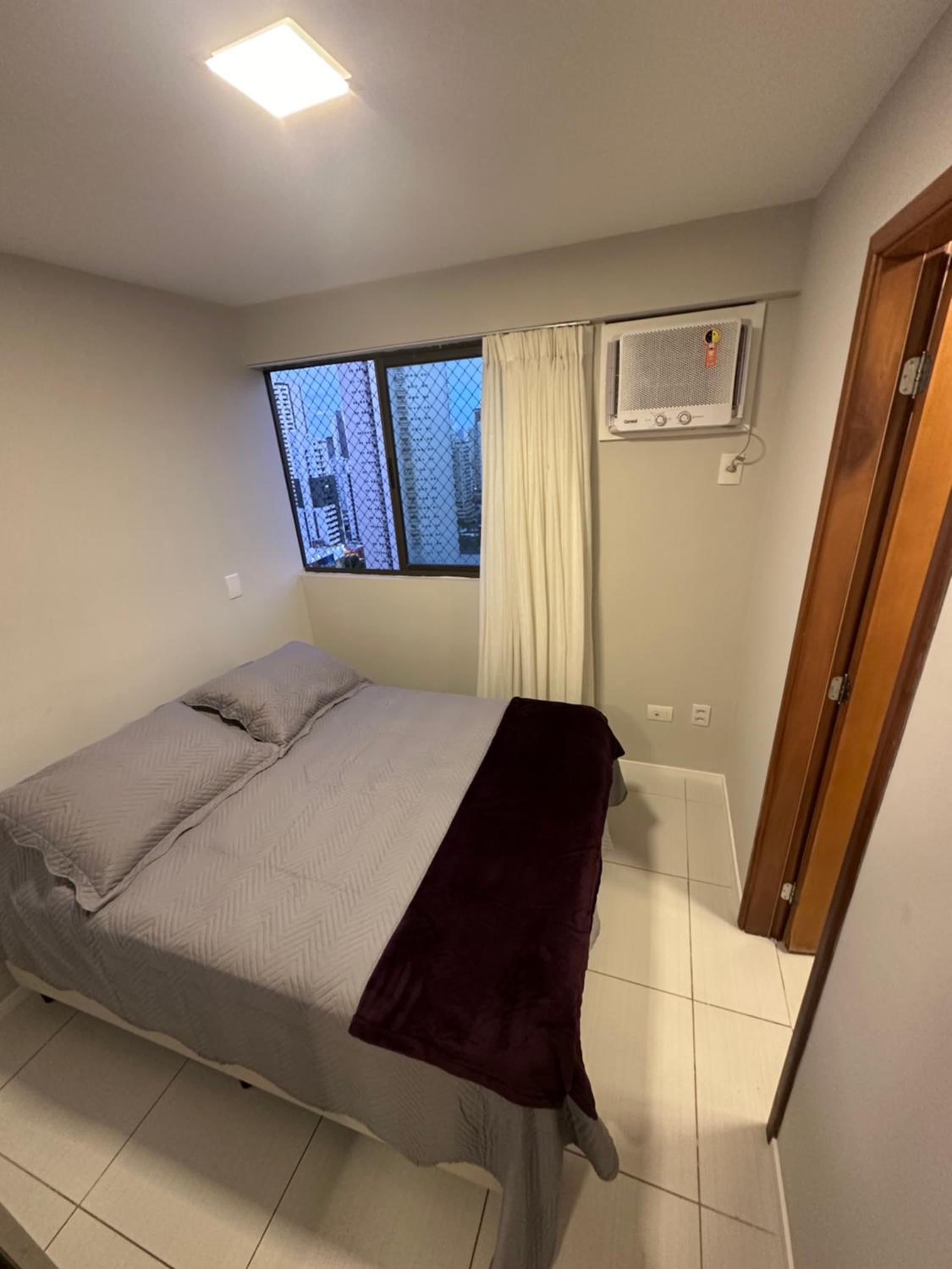 Flat - Boa Viagem para até 5 pessoas, andar ALTO vista Mar, Piscina, Wifi 500Mbps,