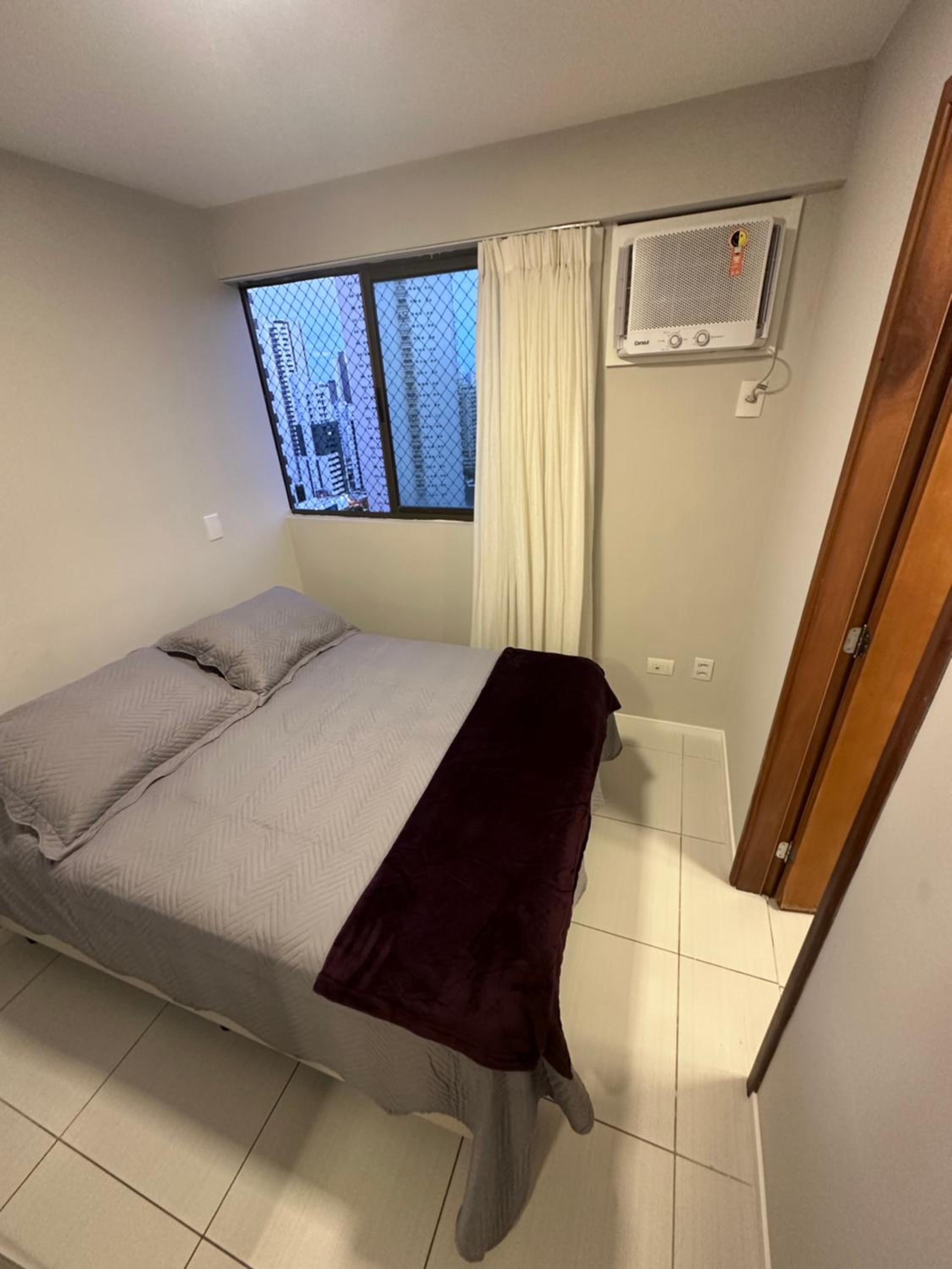 Flat - Boa Viagem para até 5 pessoas, andar ALTO vista Mar, Piscina, Wifi 500Mbps,