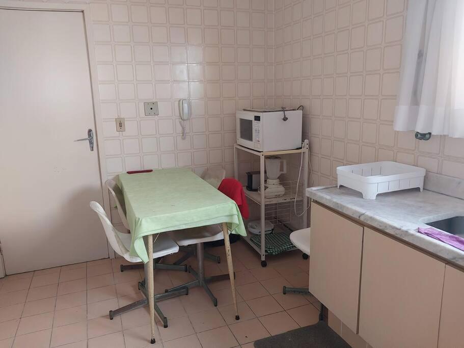 Apartamento bem localizado com estacionamento