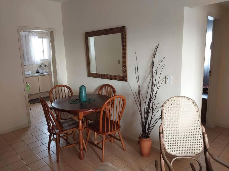 Apartamento bem localizado com estacionamento