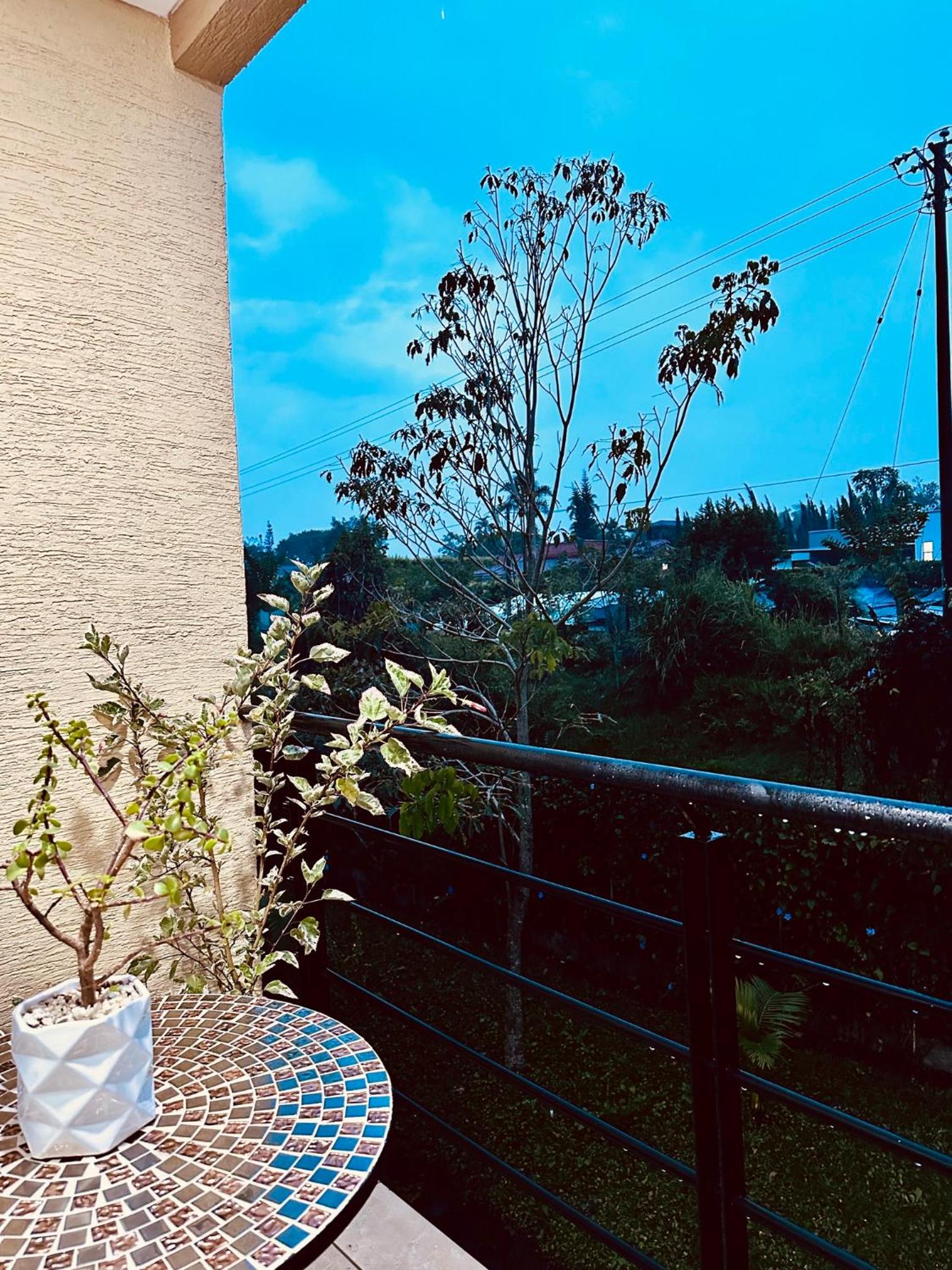 Apartamento Privado Vacacional a 5m del Aeropuerto, 20 minutos del Parque del Cafe y Centro de Armenia con 4 Piscinas, 3 Jacuzzi, Sauna By Molca Xperiences