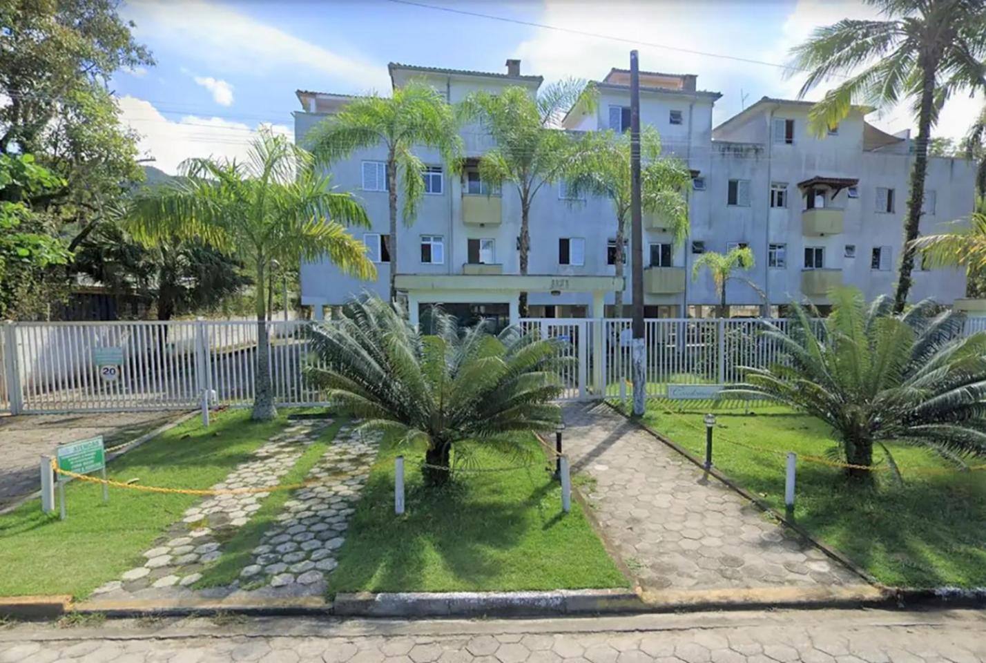 AP em frente à praia em Ubatuba: Perequê Açu.
