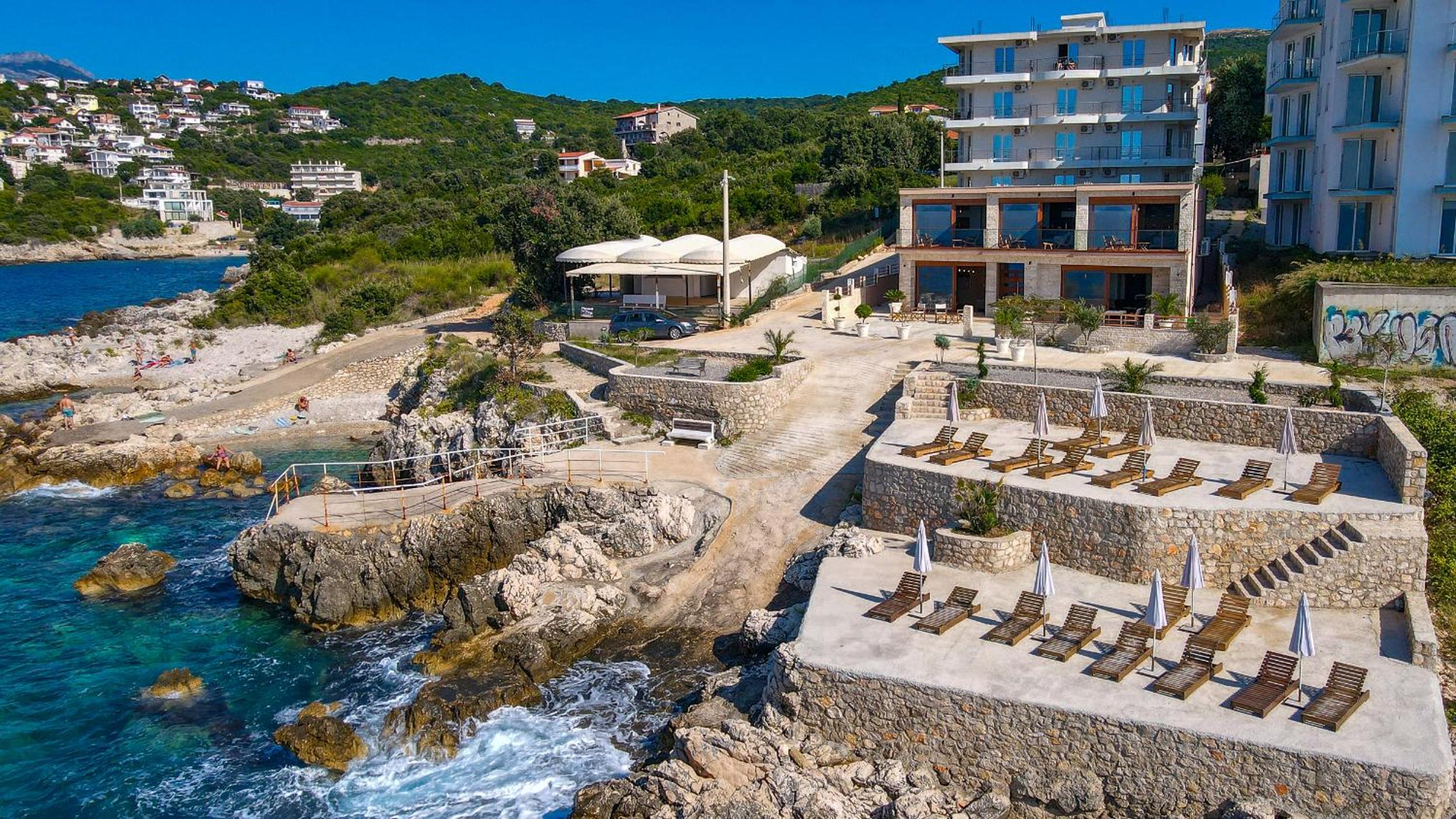 Sunset Bay Apartments view 2