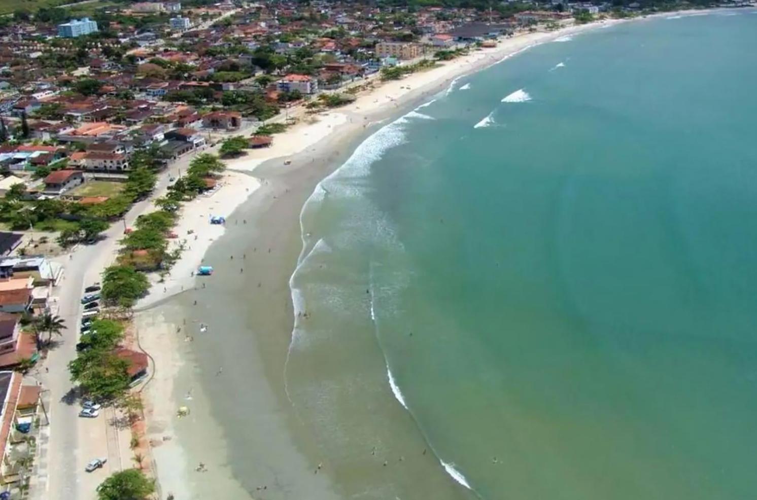 AP em frente à praia em Ubatuba: Perequê Açu.