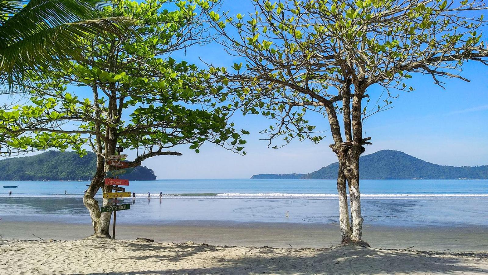 AP em frente à praia em Ubatuba: Perequê Açu.