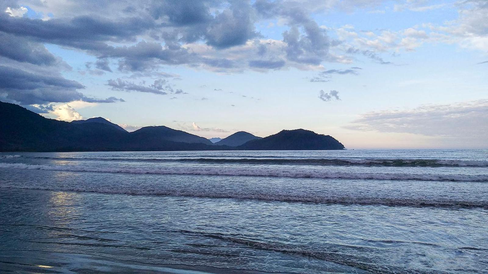 AP em frente à praia em Ubatuba: Perequê Açu.