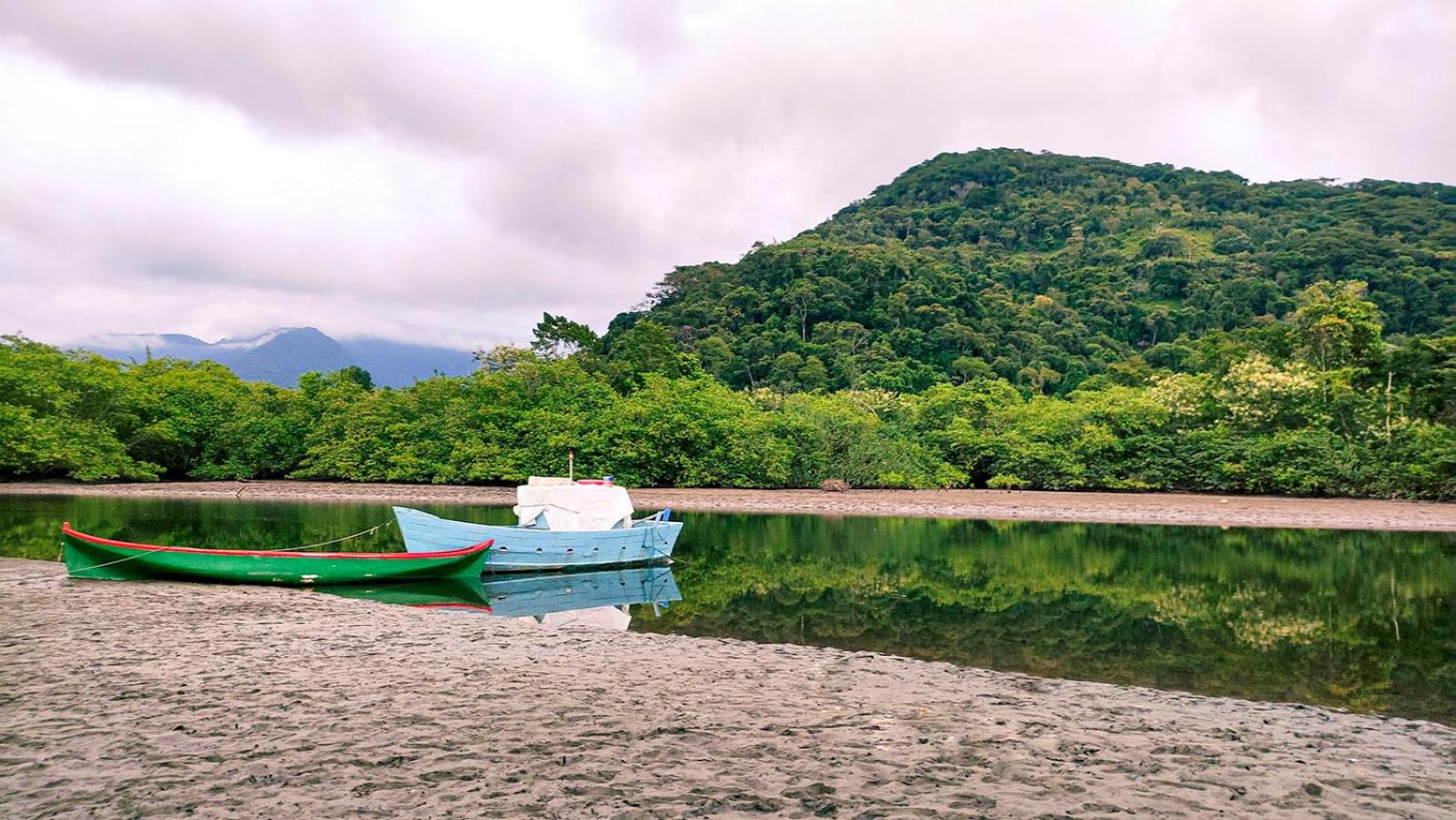 AP em frente à praia em Ubatuba: Perequê Açu.
