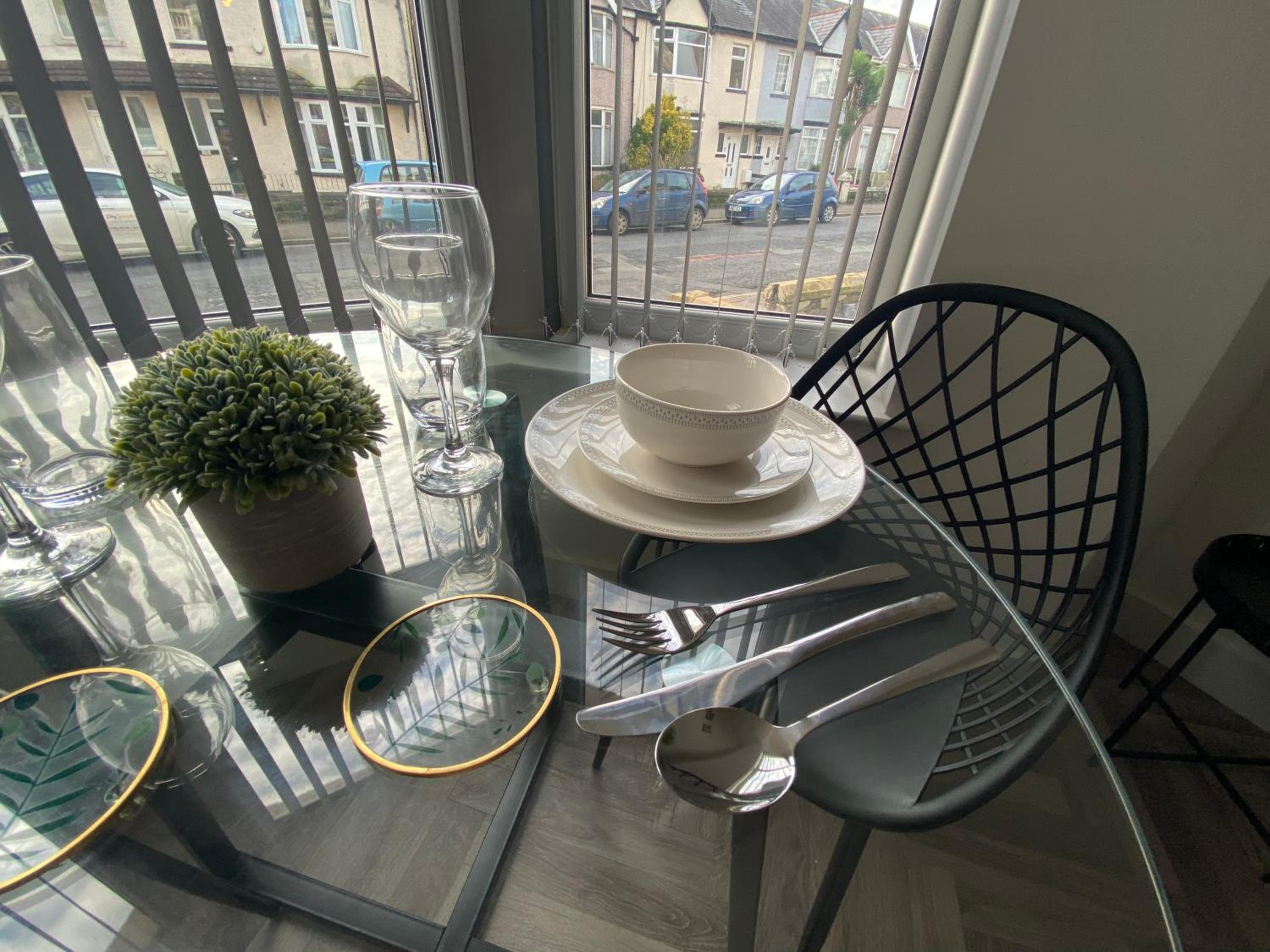 Stylish Apartments near the sea front at Morecambe view 3