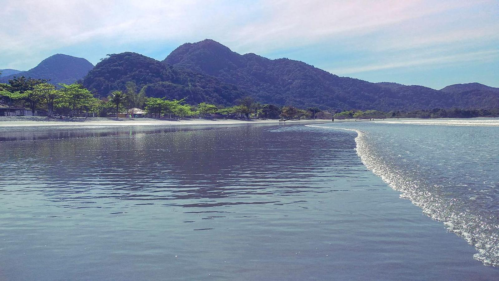 AP em frente à praia em Ubatuba: Perequê Açu.