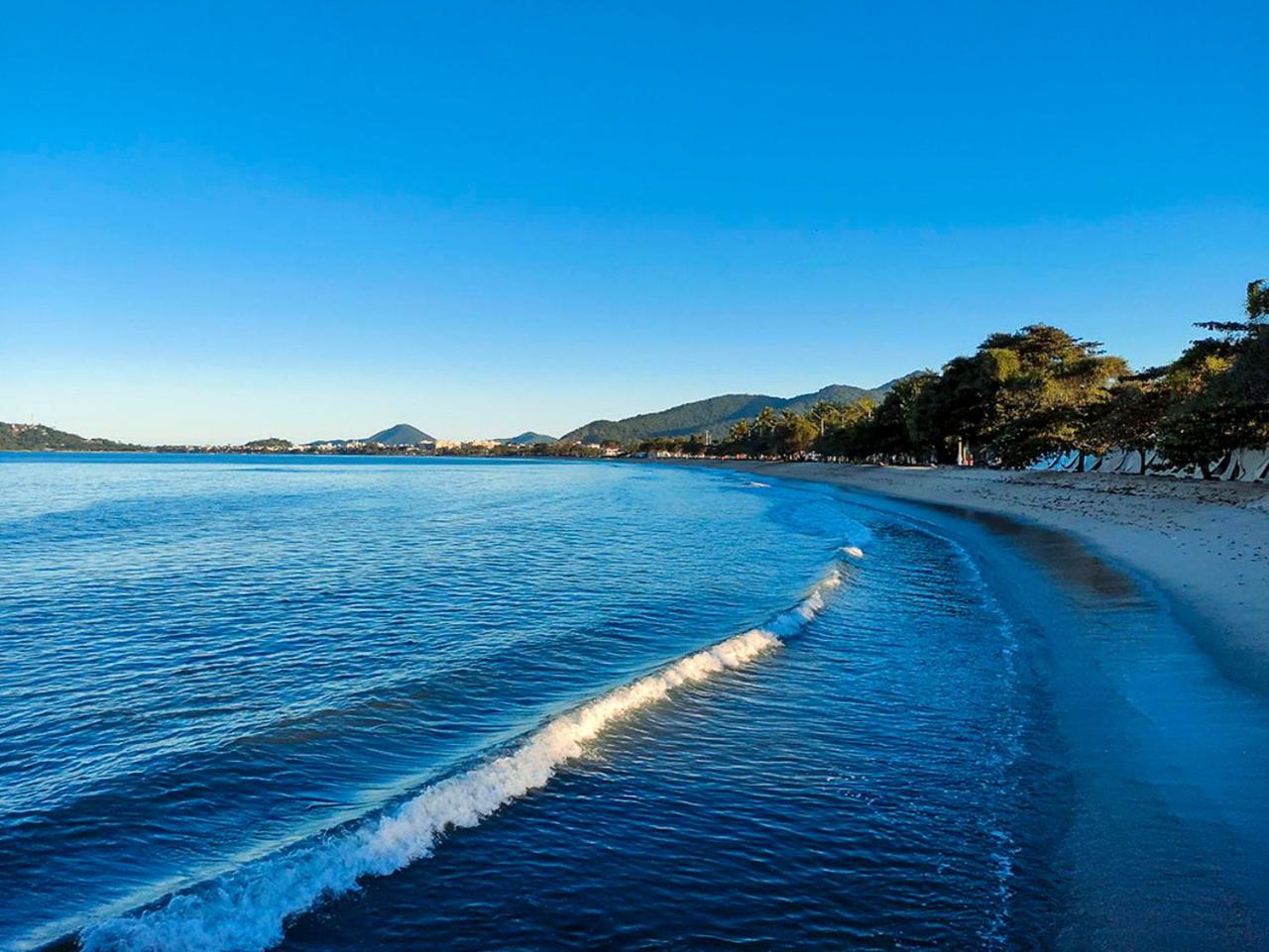 AP em frente à praia em Ubatuba: Perequê Açu.