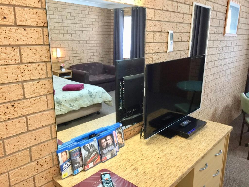 Three Ways Motel
