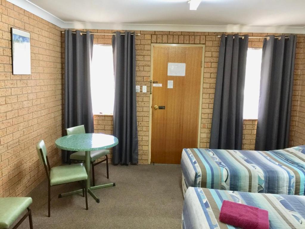 Three Ways Motel
