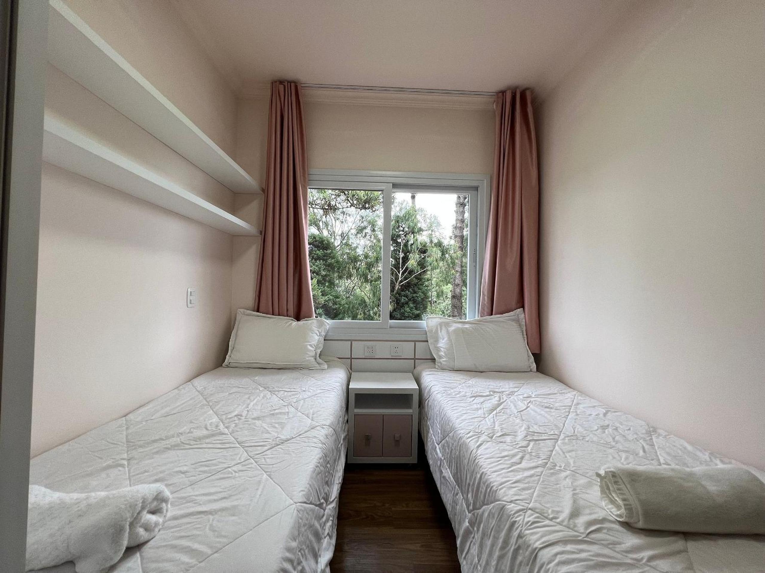 Casa de Pedra 303A - 2 suítes com piscina Gramado
