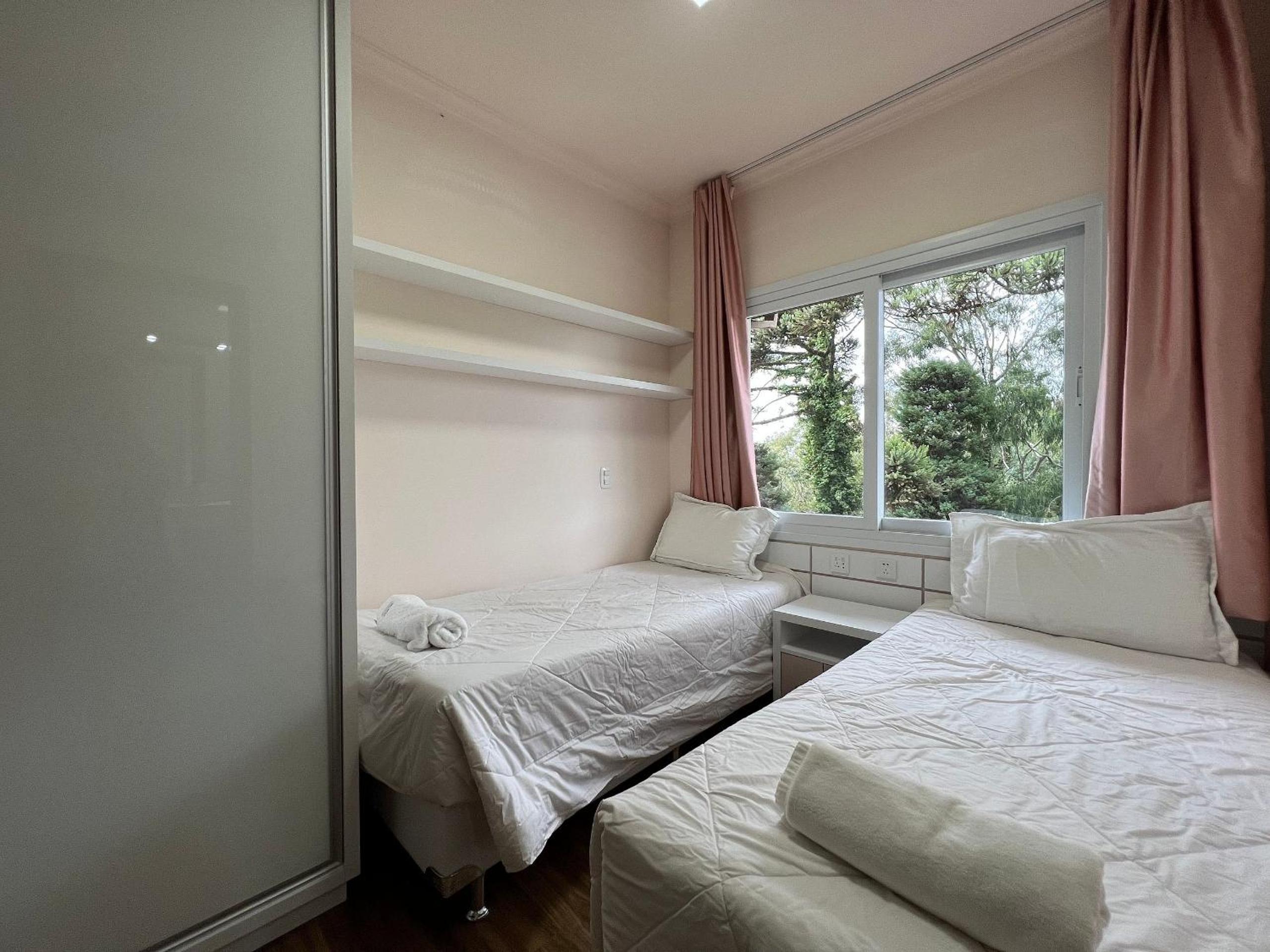 Casa de Pedra 303A - 2 suítes com piscina Gramado