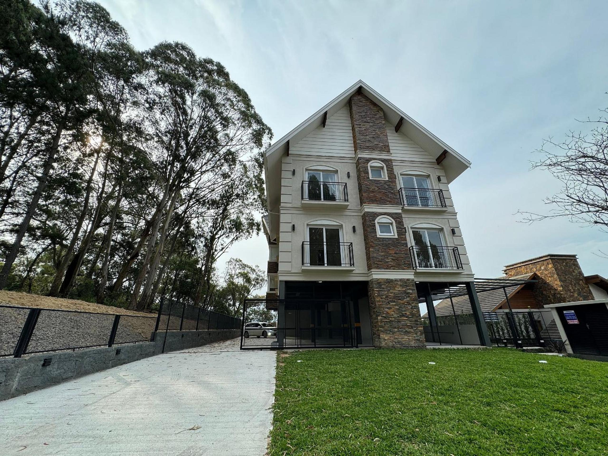 Ipê Amarelo 101 - Apê NOVO Gramado prox Lago Negro