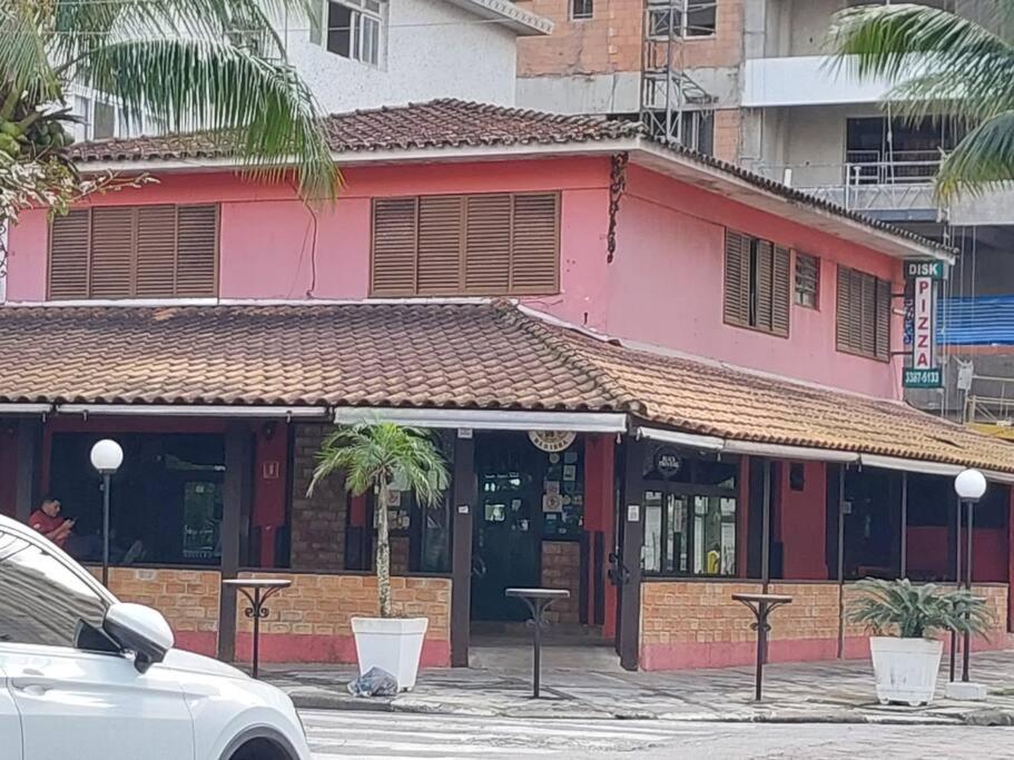 Apt perto do mar em Pitangueiras com estacionamento