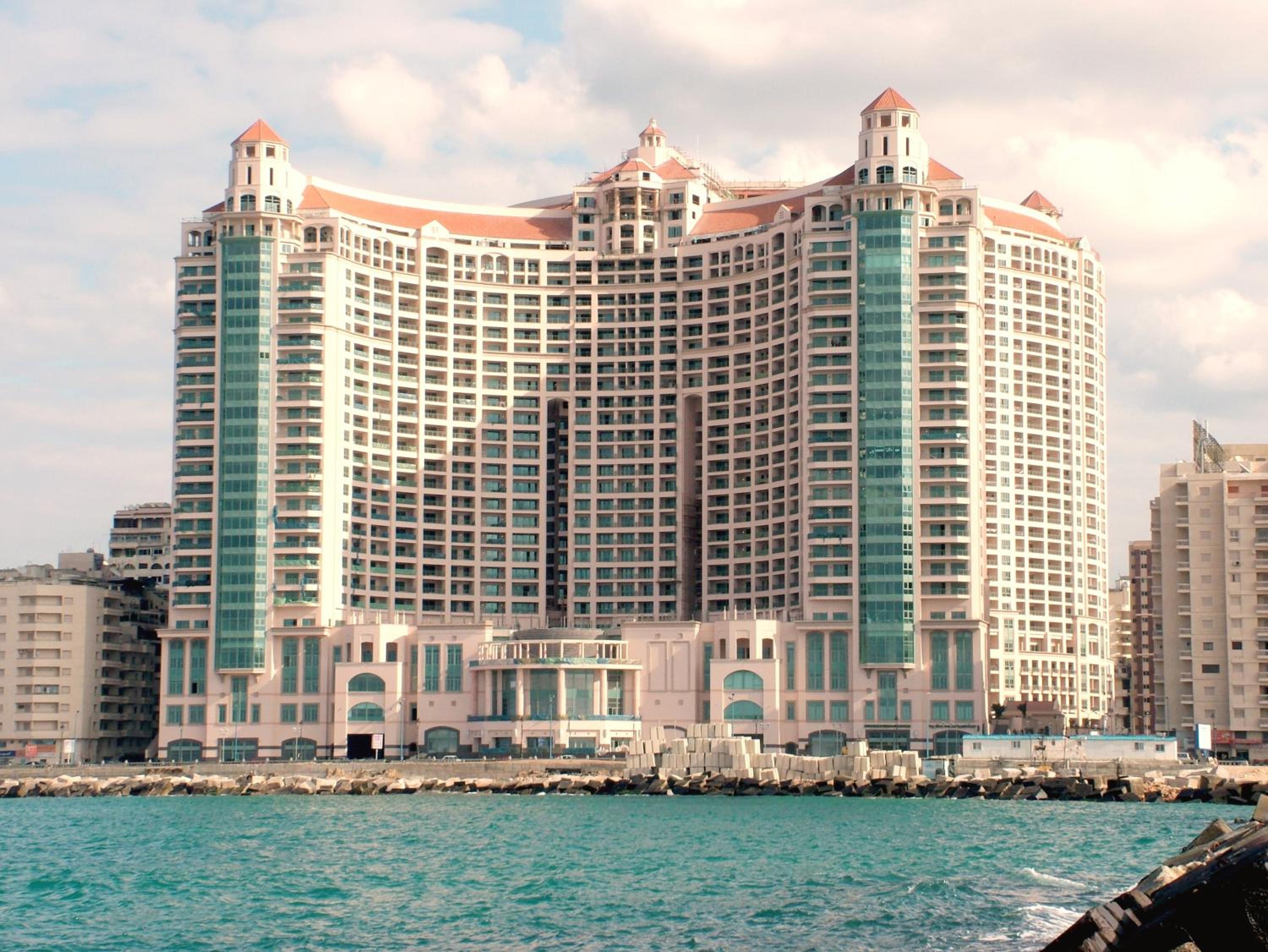 San Stefano Plaza