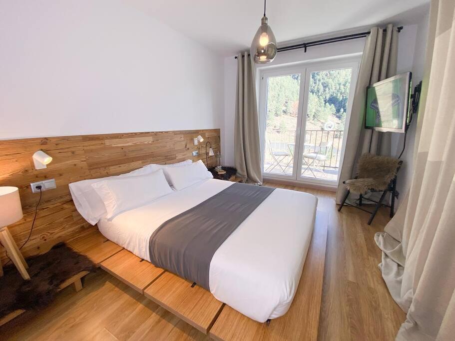 Iconic - A Pie De Pistas En 1 Minuto - Terraza con Vistas al Valle Arinsal - Parking Gratis l by BonesVacances