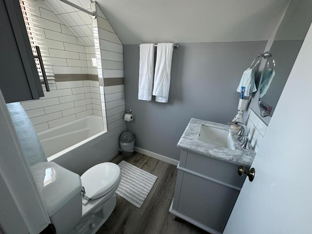 Spotless 2 Bedrooms Suite 2 in Winnipeg