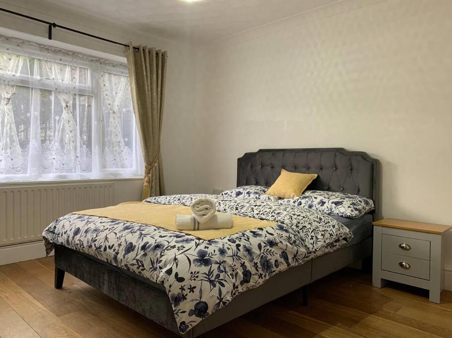 Deluxe Two Double Bedroom Maisonette with Garden view 3