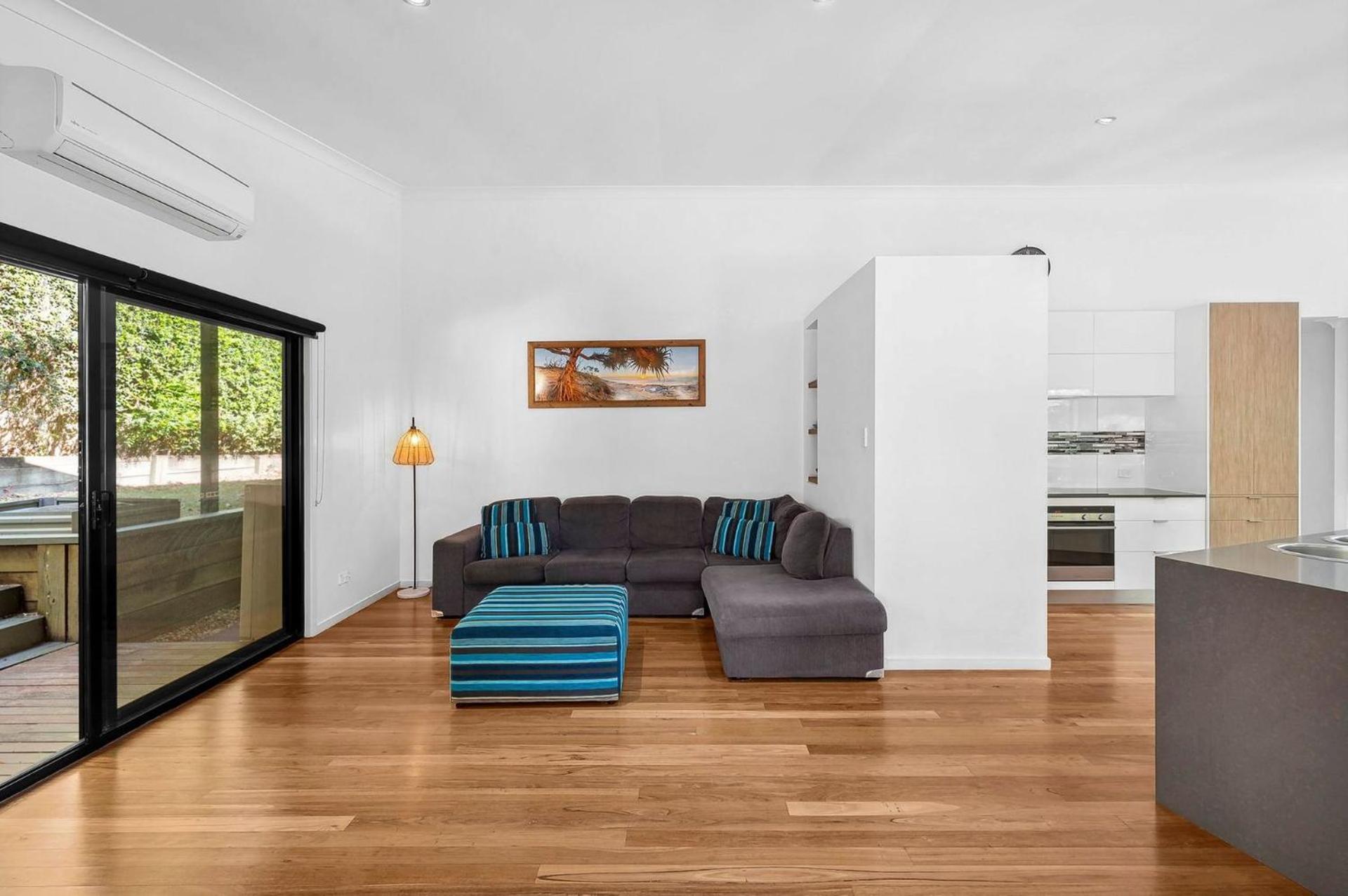 252 David Low Way