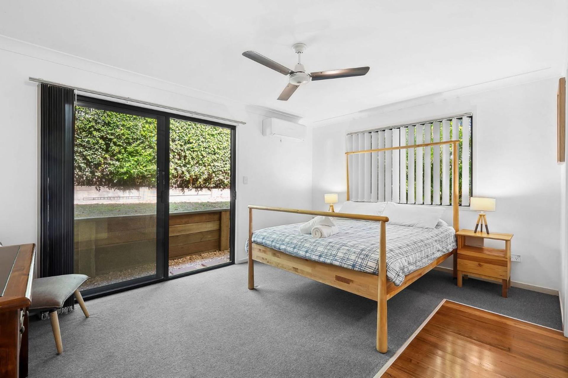 252 David Low Way