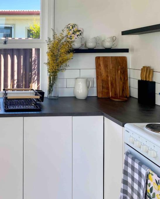 Charming Mid Century Bungalow- Entire home