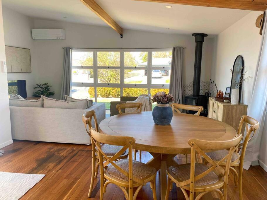 Charming Mid Century Bungalow- Entire home