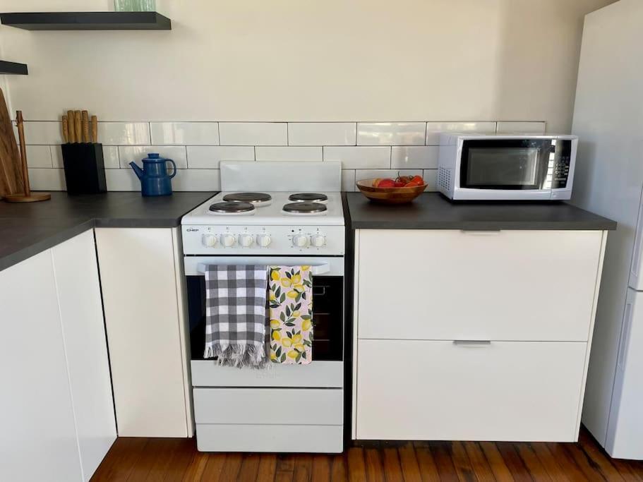 Charming Mid Century Bungalow- Entire home