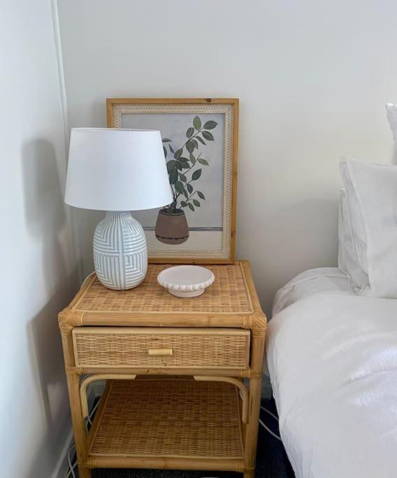 Charming Mid Century Bungalow- Entire home
