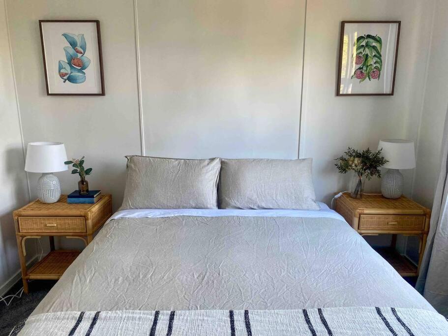 Charming Mid Century Bungalow- Entire home