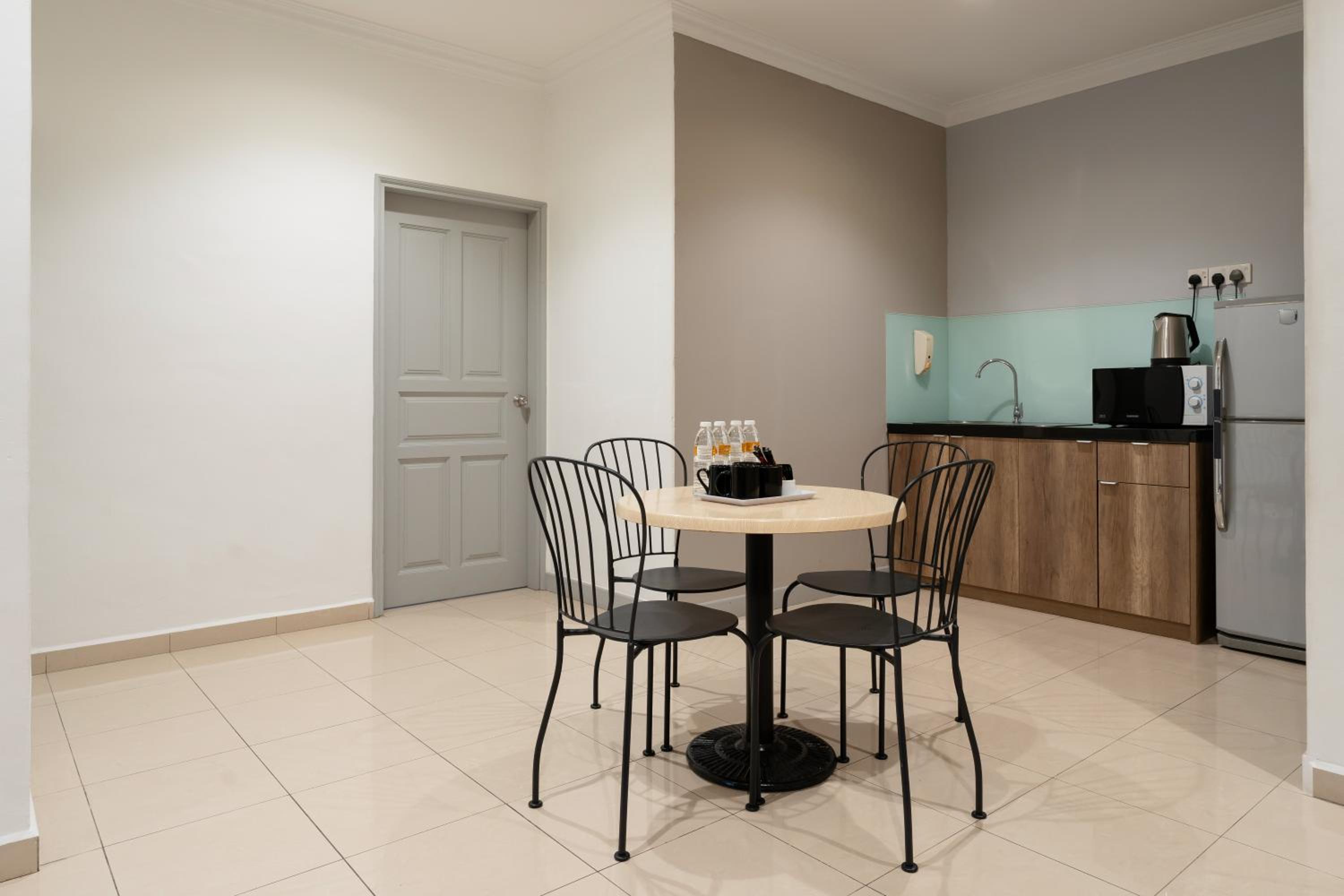Golden View Serviced Apartments