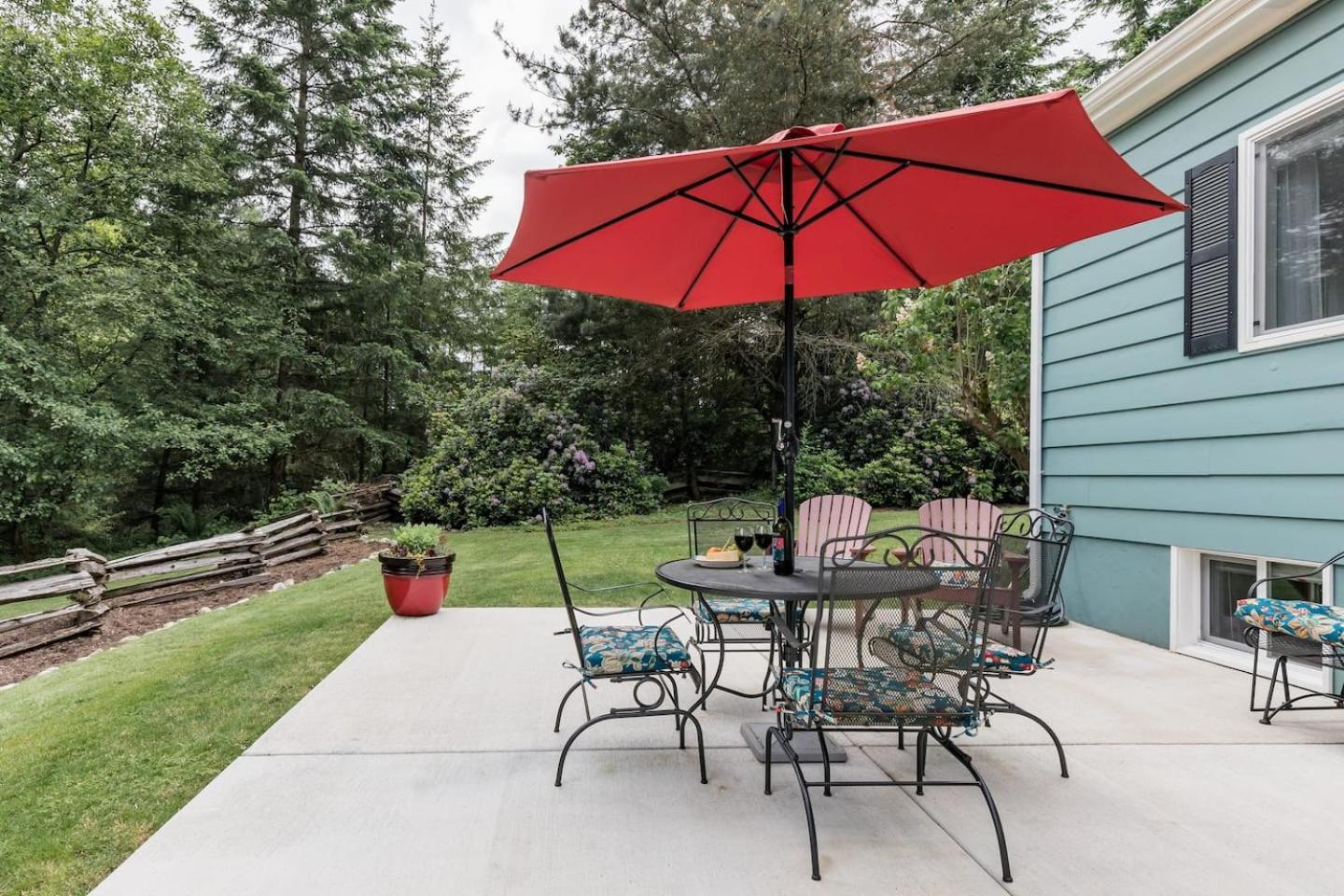 Rustic Chic Cottage near Mill Creek, Snohomish, Woodinville view 4