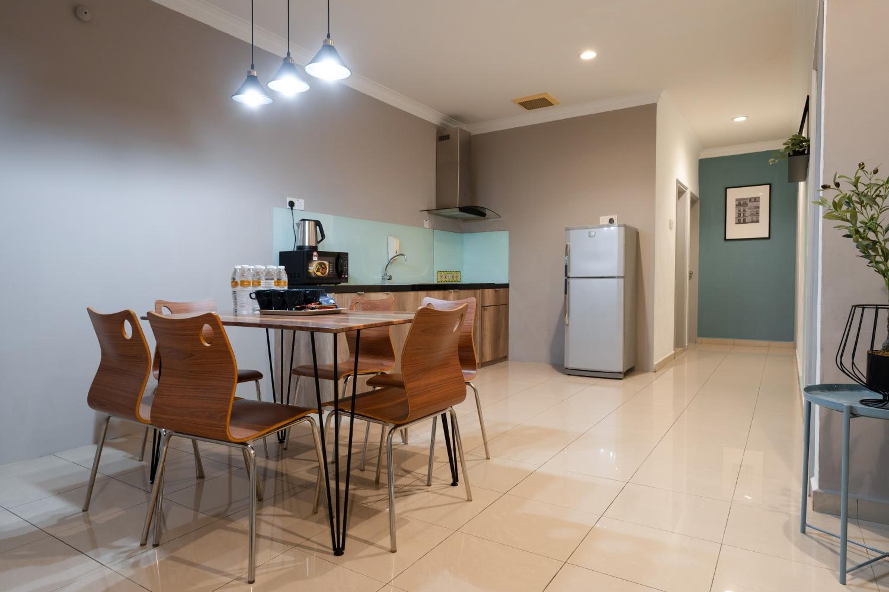 Golden View Serviced Apartments