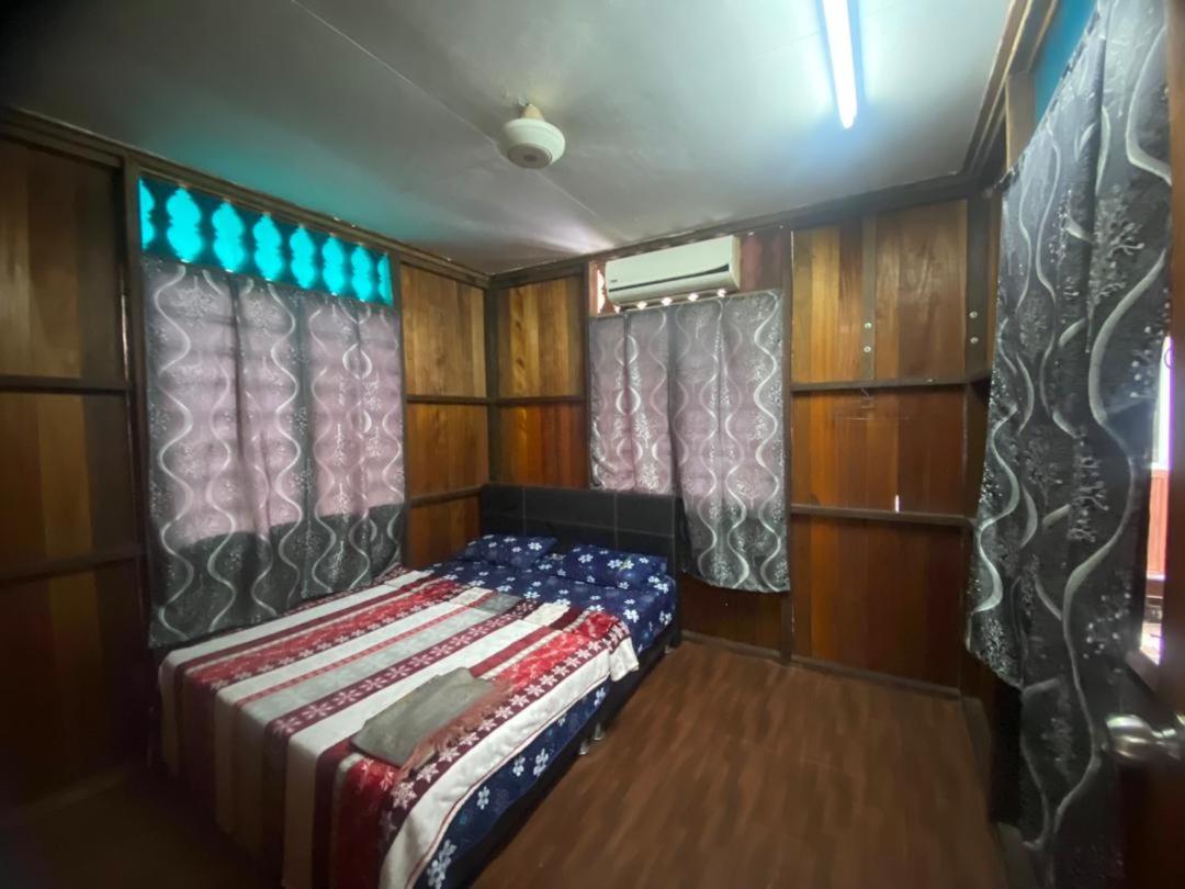 Ayem Homestay Parit Raja Darat photo 7