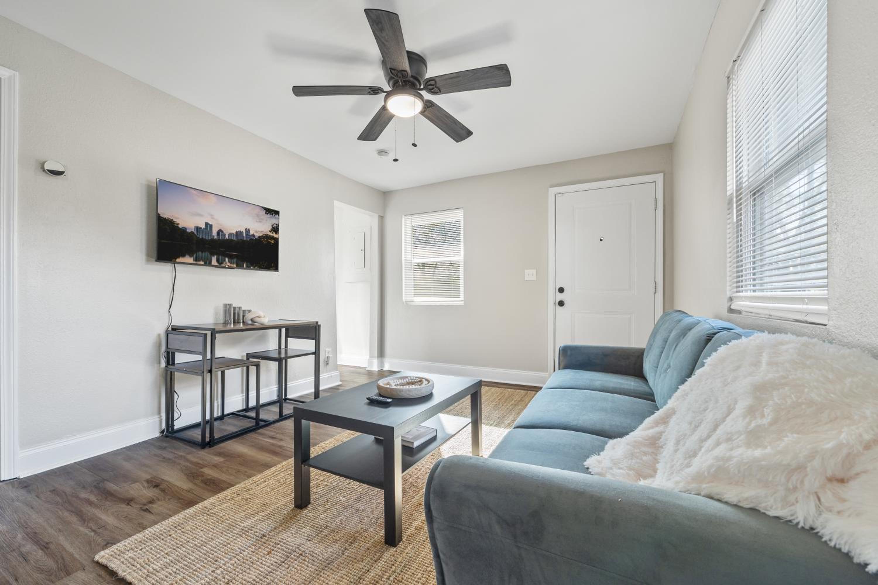 Cozy 2-Bedroom Retreat w/Wi-fi & Keurig Coffee view 2