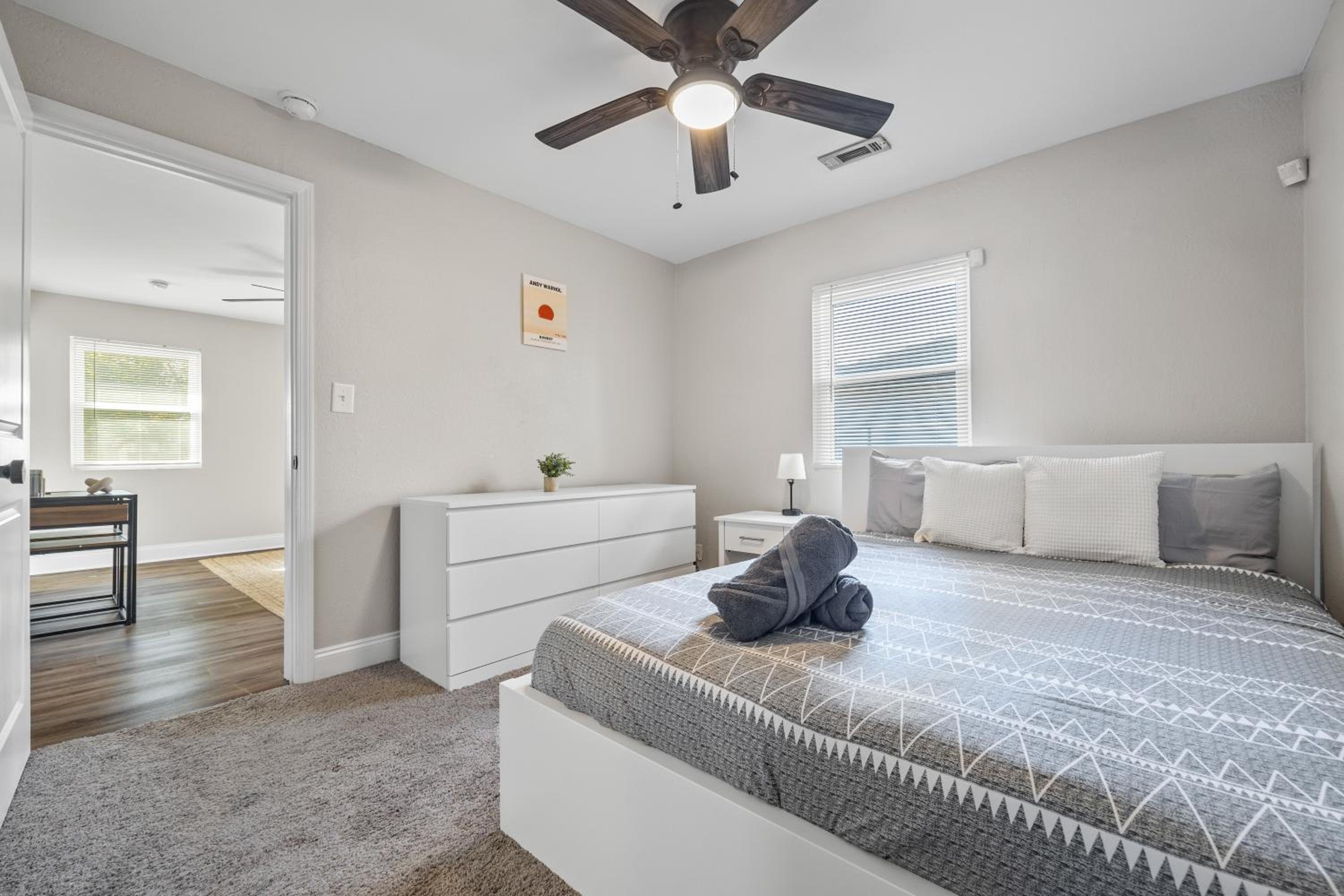 Cozy 2-Bedroom Retreat w/Wi-fi & Keurig Coffee view 5