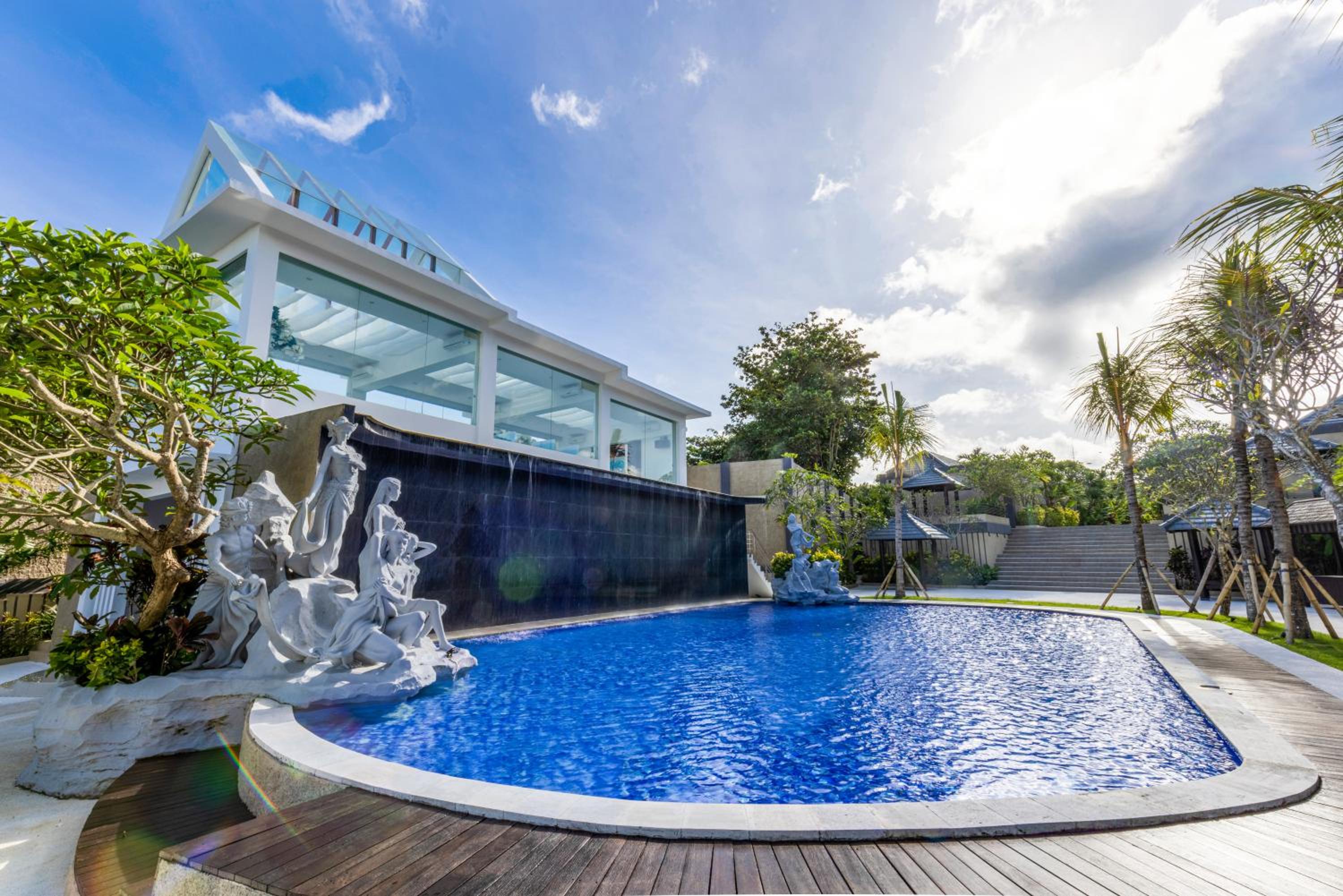 Luxotic Private Villa and Resort