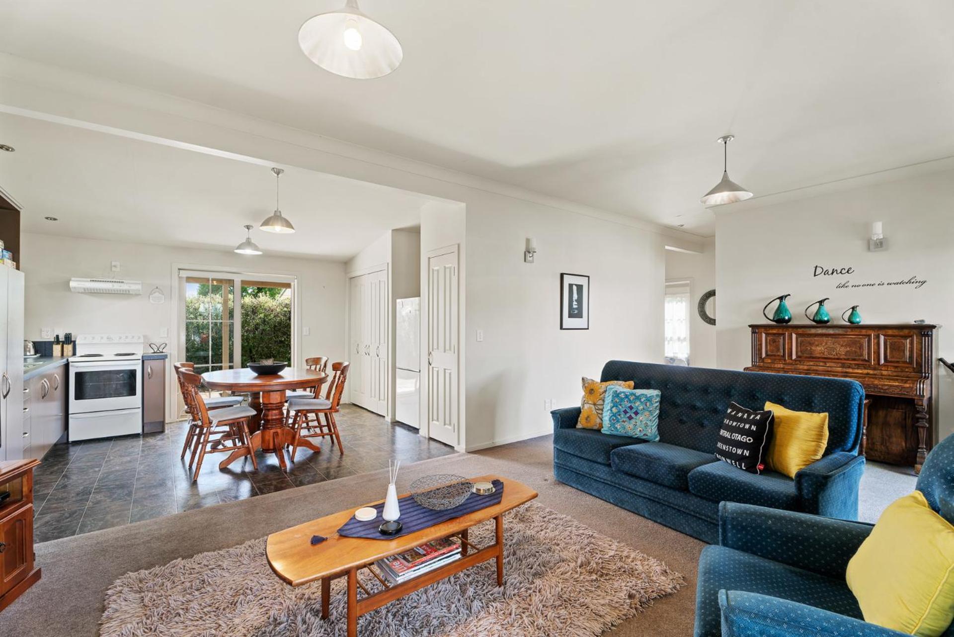 Green Oasis - Cromwell Holiday Home view 4