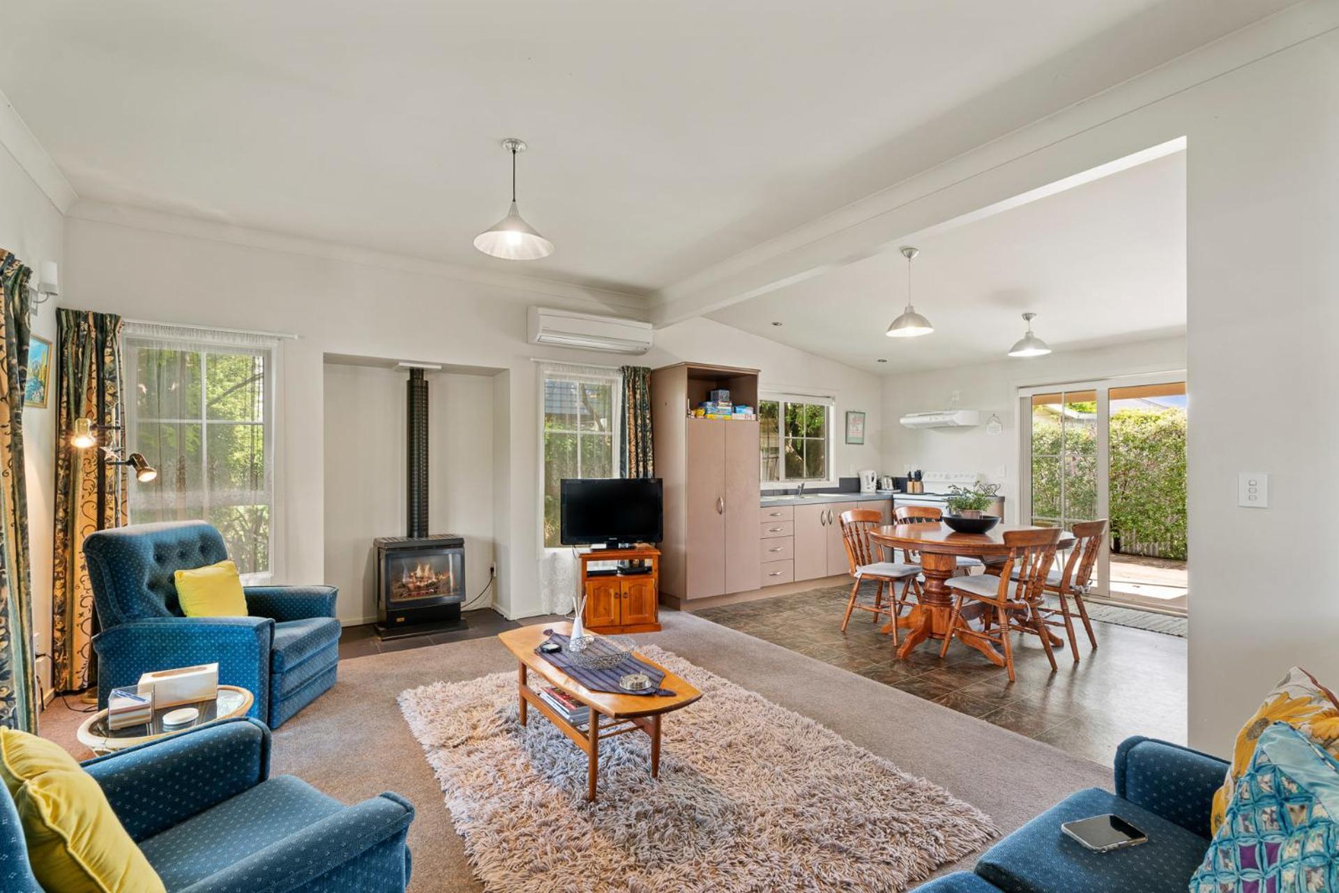 Green Oasis - Cromwell Holiday Home view 3
