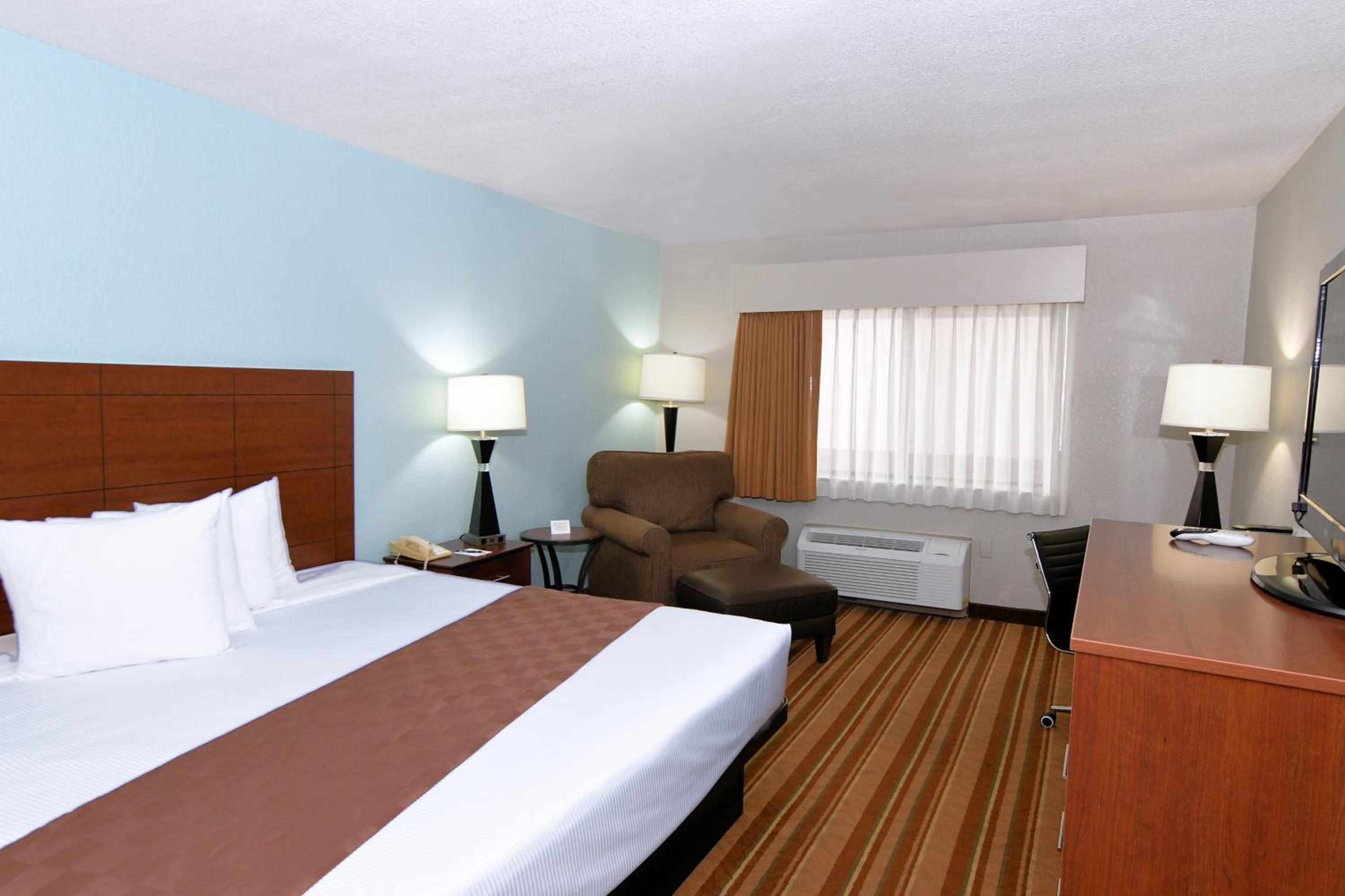 Rock Island Inn & Suites Marshalltown