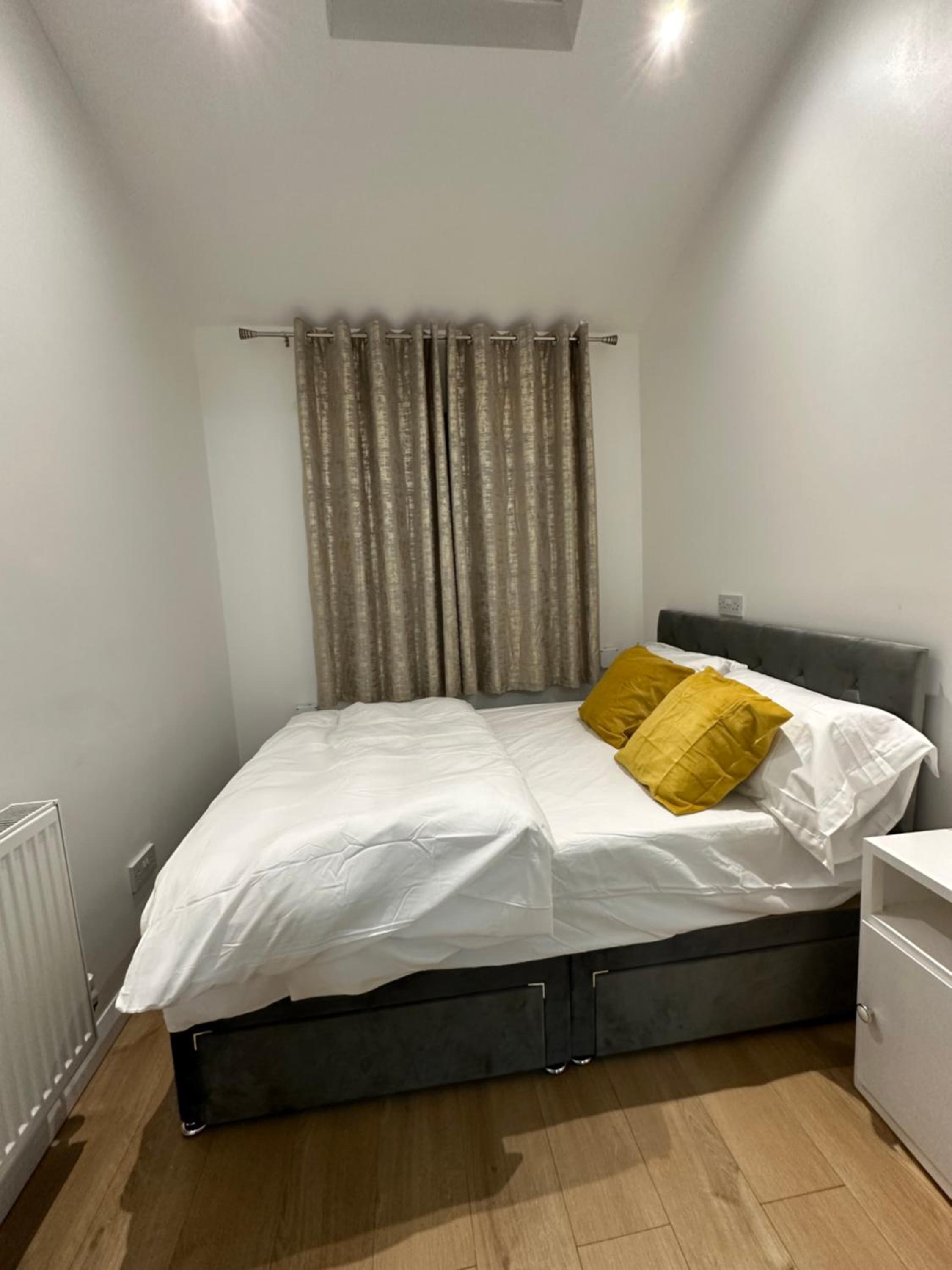 3rd Studio Flat With Private Toilet and Bathroom Setup For Family Enjoyment 134 Keedonwood Road Bromley view 2