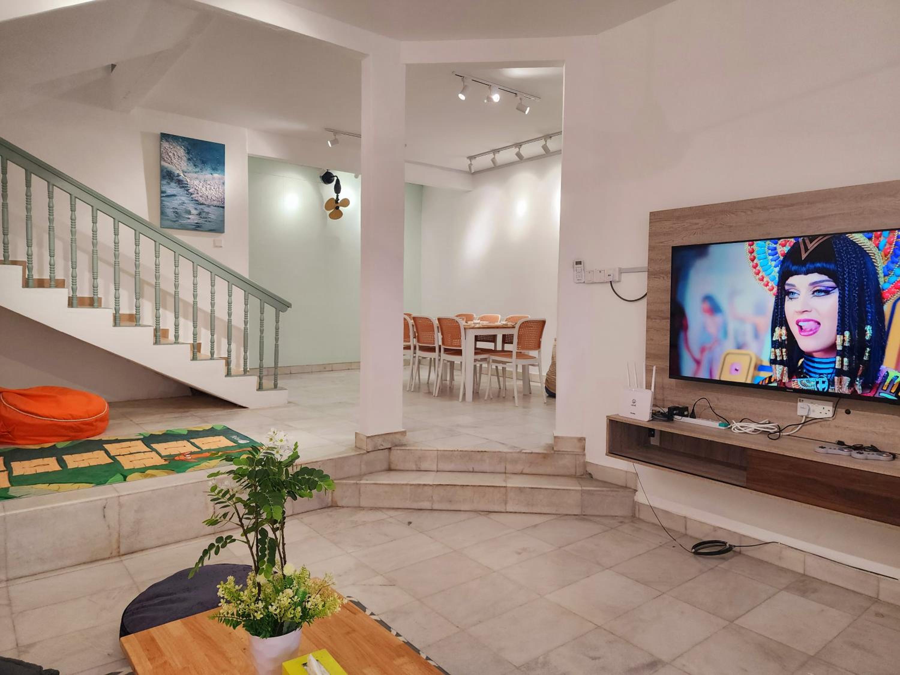 Amazing Petaling Jaya Corner Landed Home Paradigm Mall, 5 Bedroom for up to 18Pax, LDP, Kelana Jaya, Paradigm Mall photo 2